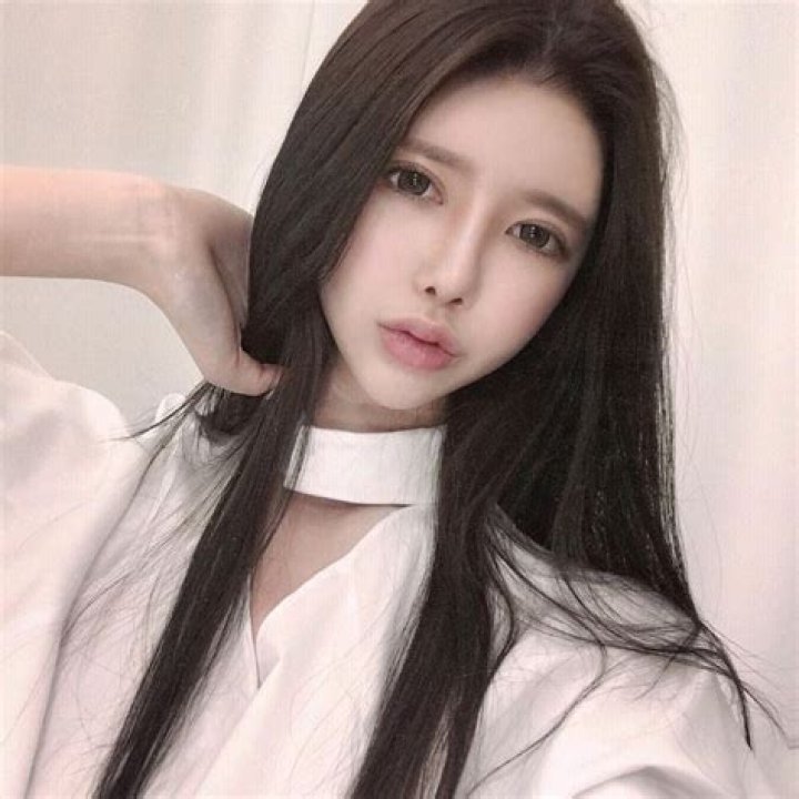 Siyoung Baek (model) - Wikipedia, Age, Net Worth, Biography , Spotify, TikTok, Facebook, Facts and Family