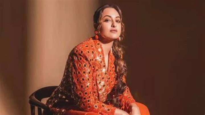 Sonakshi Sinha - Bio, Age, Wiki, Facts and Family