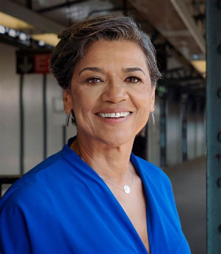 Sonia Manzano - Bio, Age, Wiki, Facts and Family