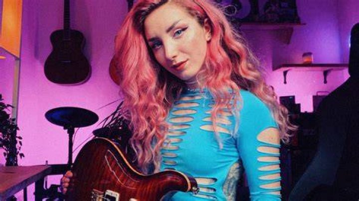 Sophie Burrell (guitarist) - Wikipedia, Age, Net Worth, Biography , Spotify, TikTok, Facebook, Facts and Family