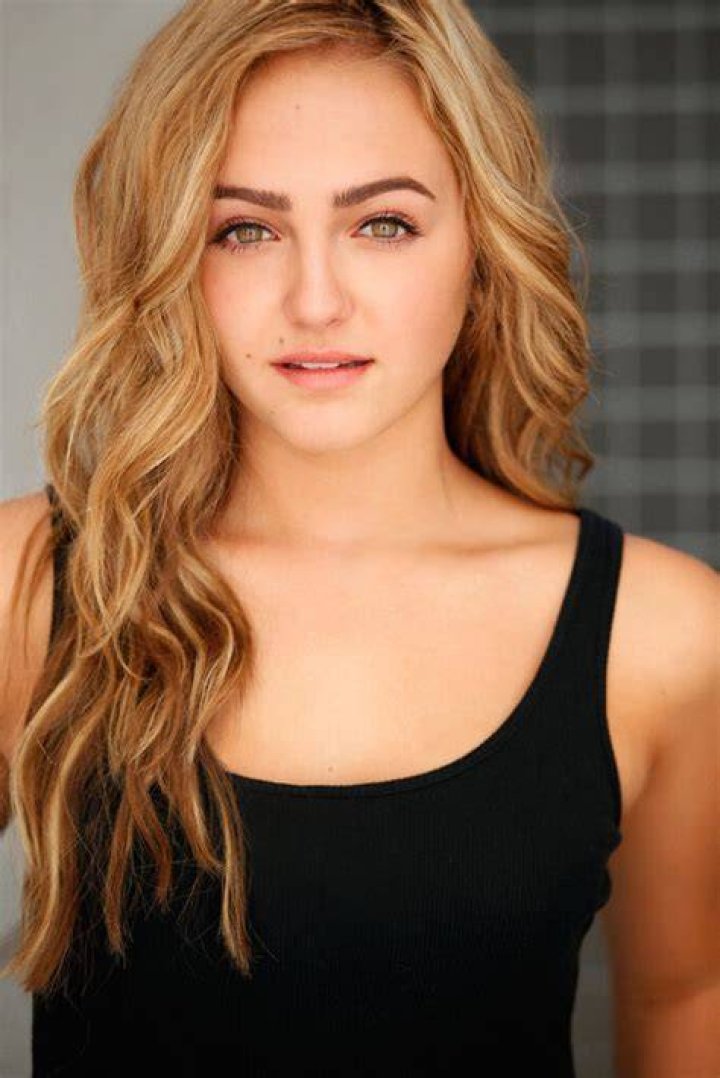 Sophie Reynolds - Bio, Age, Wiki, Facts and Family