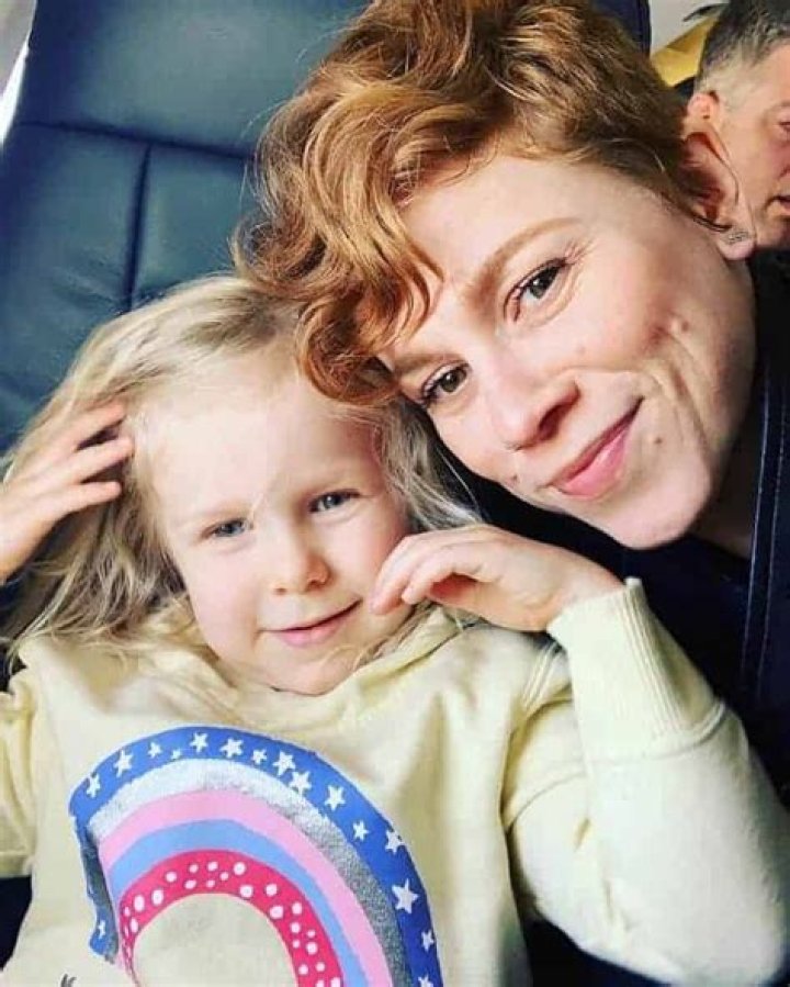 Steffany Gretzinger : Age, Birthday, Wiki, Bio and Family...