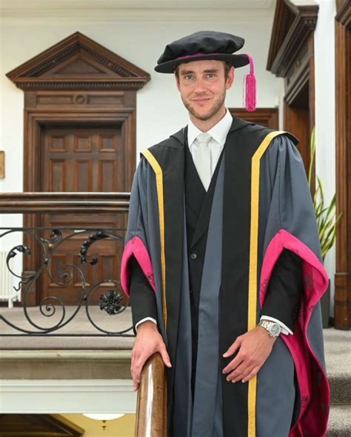 Stuart Broad - Bio, Age, siblings, height, Wiki, Facts and Family