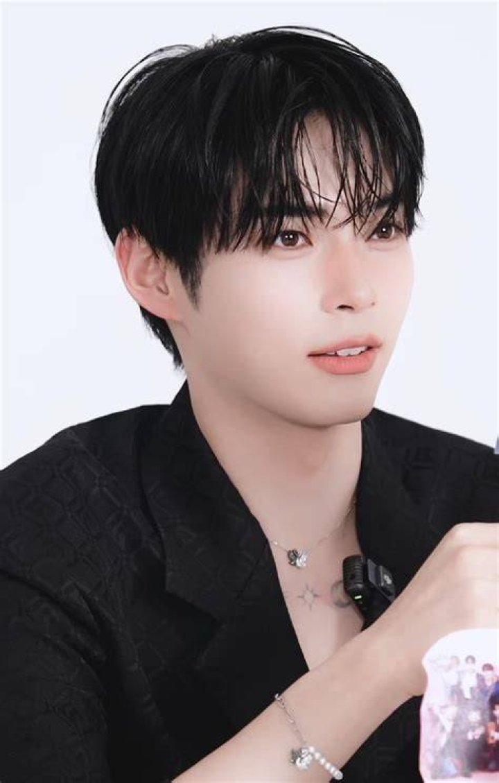 Sung Han Bin: Pop Singer Detailed Bio, Age, Birthday, & Height Insights and more