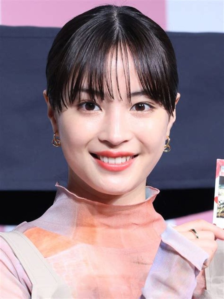 Suzu Hirose (actress) - Wikipedia, Age, Net Worth, Biography , Spotify, TikTok, Facebook, Facts and Family