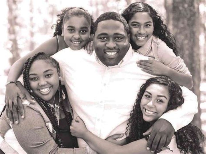 Sy'rai Smith (songwriter) - Wikipedia, Age, Net Worth, Biography , Spotify, TikTok, Facebook, Facts and Family