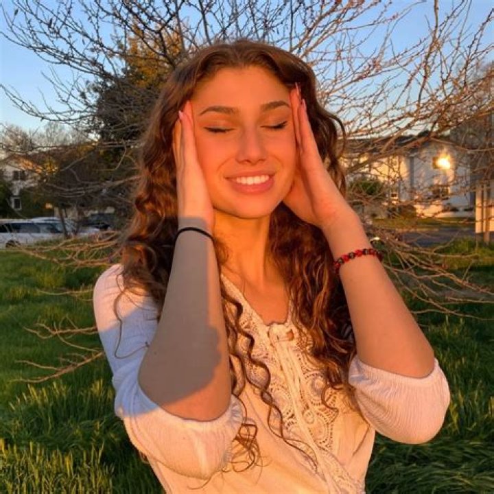 Sydney Vézina - Bio, Age, Wiki, Facts and Family