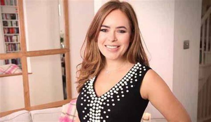 Tanya Burr - Bio, Age, Wiki, Facts and Family