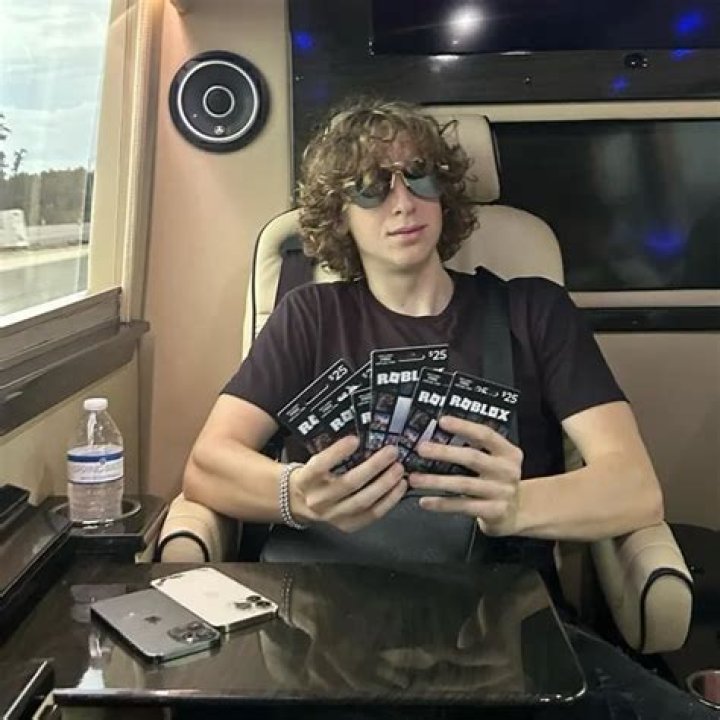 TapWater (webvideostar) - Wikipedia, Age, Net Worth, Biography , Spotify, TikTok, Facebook, Facts and Family