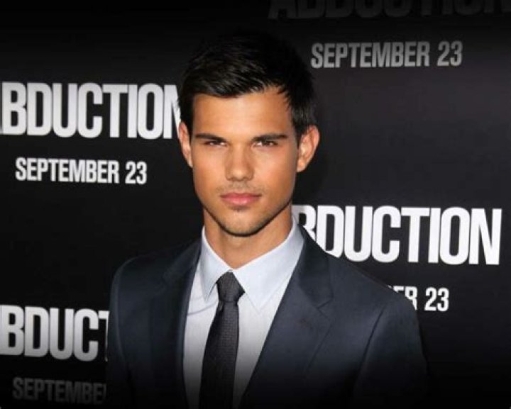 Taylor Lautner - Bio, Age, net worth, height, Wiki, Facts and Family