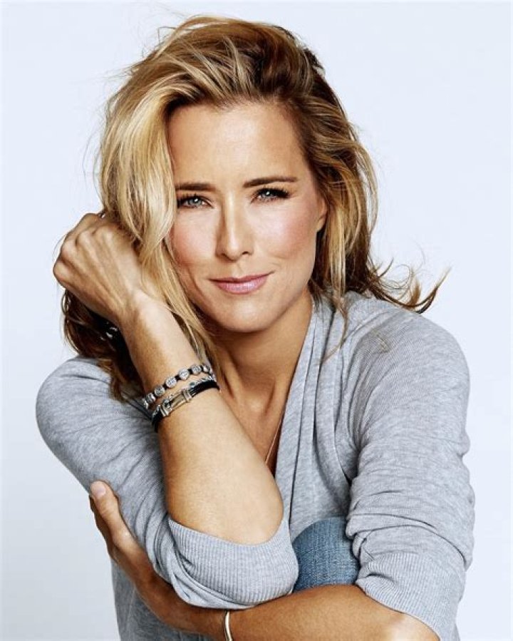 Tea Leoni - Bio, Age, Wiki, Facts and Family