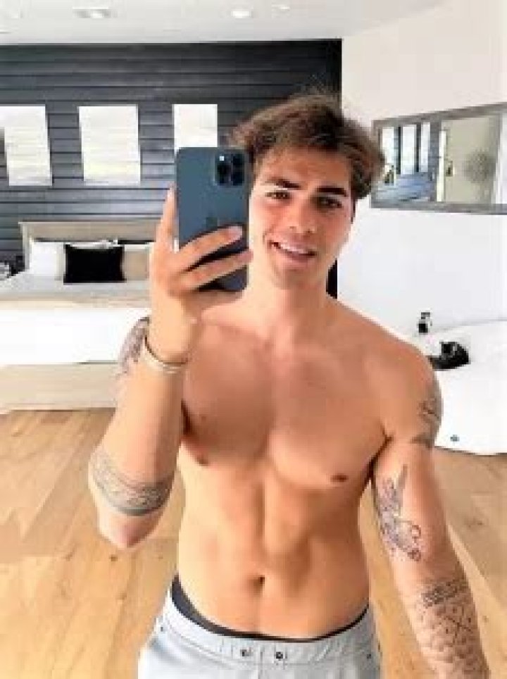 Thomas Petrou - Bio, Age, height, weight, Wiki, Facts and Family