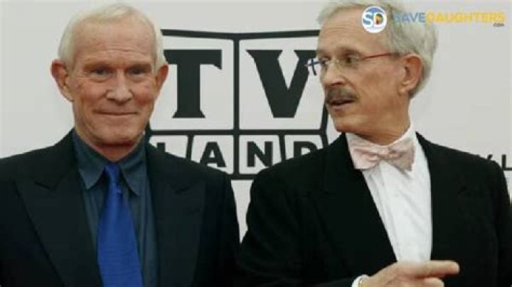 Tom Smothers - Bio, Age, net worth, height, Wiki, Facts and Family