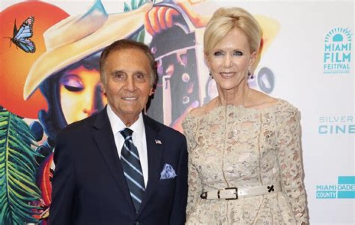 Tony Lo Bianco - Bio, Age, Wiki, Facts and Family