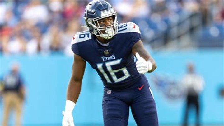Treylon Burks: Football Player Detailed Bio, Age, Birthday, & Height Insights and more
