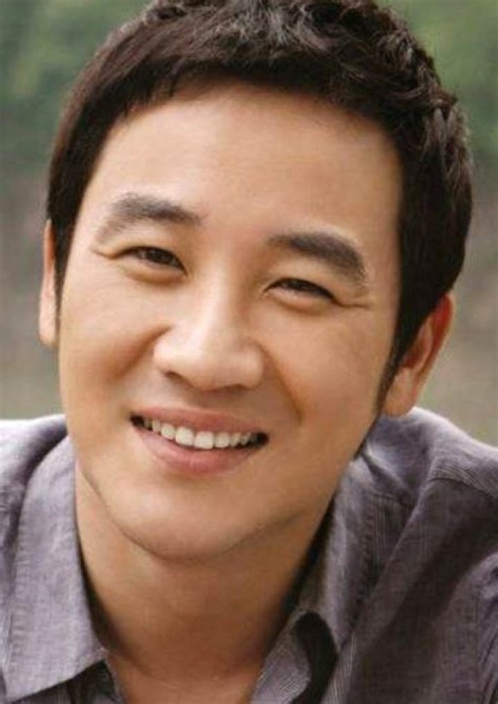 Uhm Tae-woong - Bio, Age, siblings, height, Wiki, Facts and Family