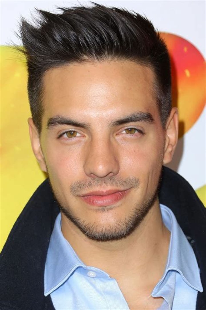 Vadhir Derbez - Bio, Age, siblings, Wiki, Facts and Family