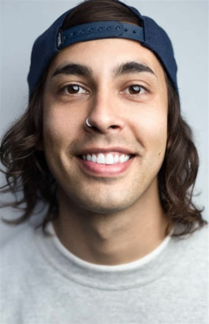 Vic Fuentes - Bio, Age, net worth, height, Wiki, Facts and Family