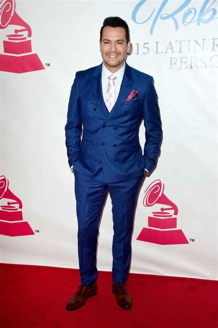 Victor Manuelle - Bio, Age, net worth, Wiki, Facts and Family
