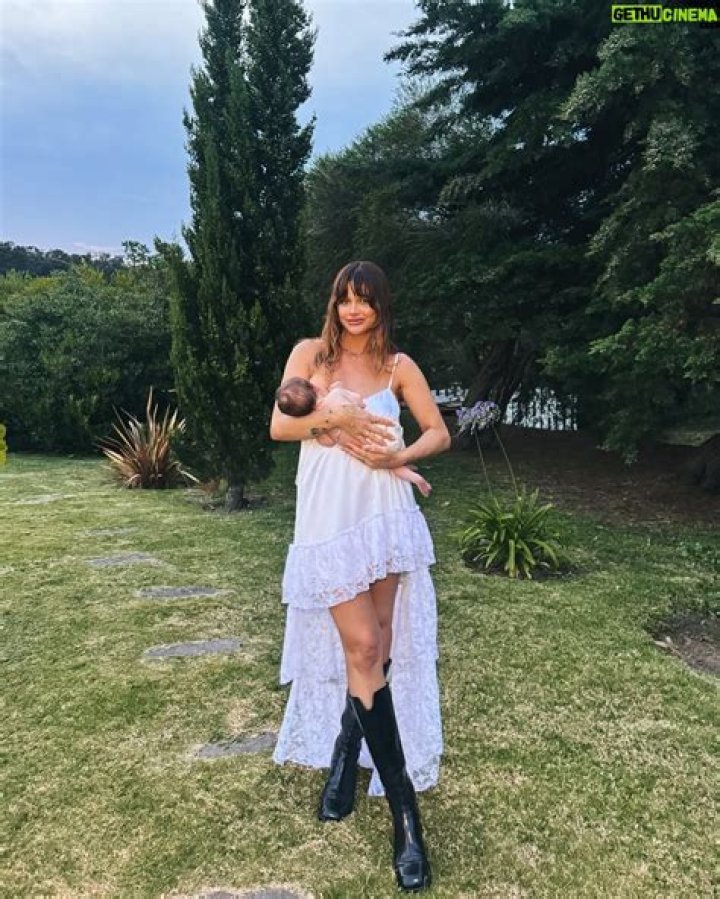 Victoria Saravia - Bio, Age, Wiki, Facts and Family