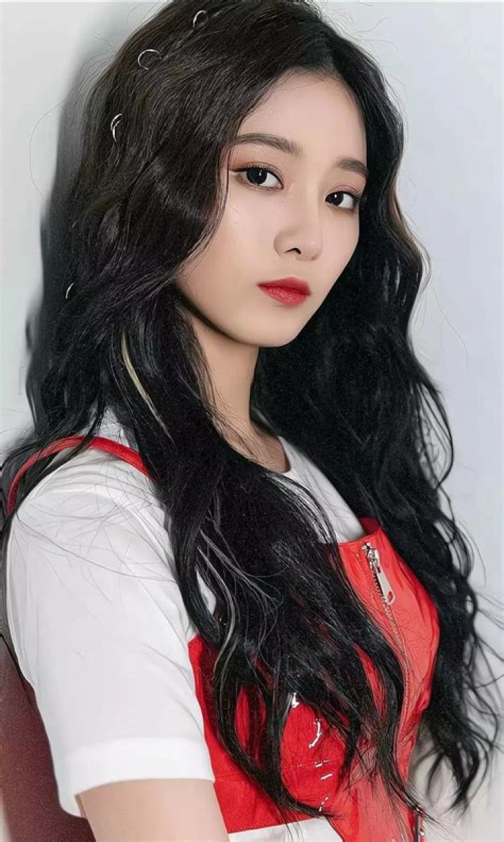 Xu Yiyang: Pop Singer Detailed Bio, Age, Birthday, & Height Insights and more