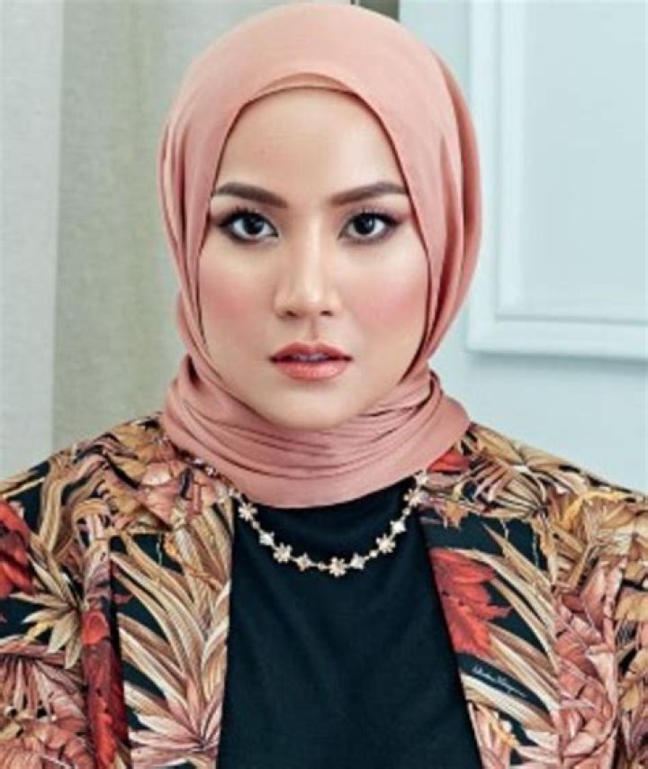 Yana Samsudin - Bio, Age, Wiki, Facts and Family