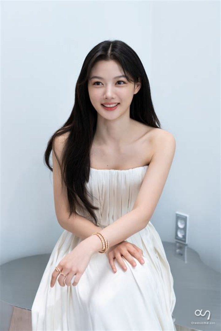 Yoojung Lee - Bio, Age, Wiki, Facts and Family