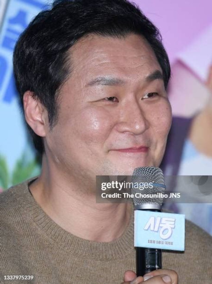 Yoon Kyung-ho: Stage Actor Detailed Bio, Age, Birthday, & Height Insights and more