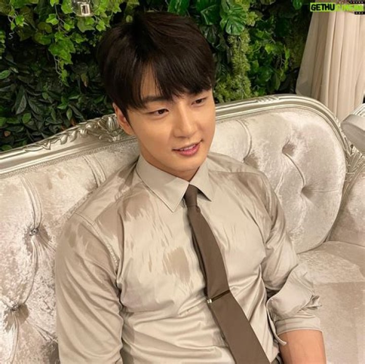 Yoon Shi-yoon - Bio, Age, height, Wiki, Facts and Family