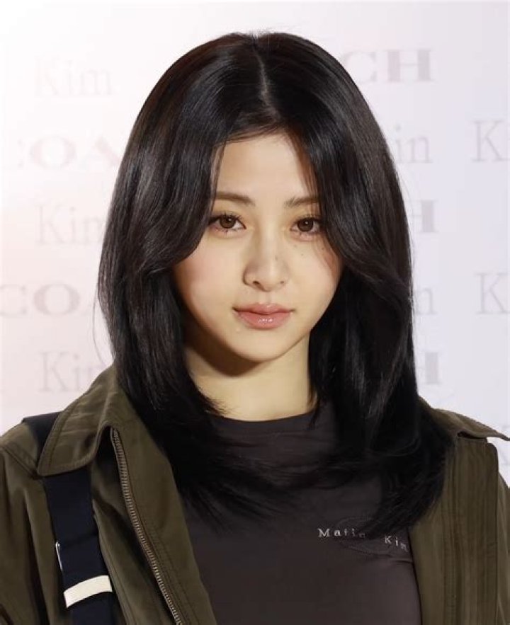 Yun-jin Huh (singer) - Wikipedia, Age, Net Worth, Biography , Spotify, TikTok, Facebook, Facts and Family